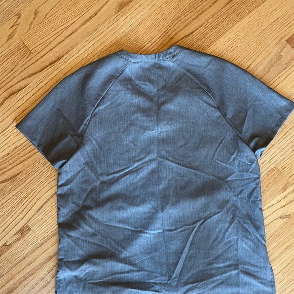 FIGS Batara scrub top zipper kangaroo pocket SMALL graphite - Picture 4 of 6